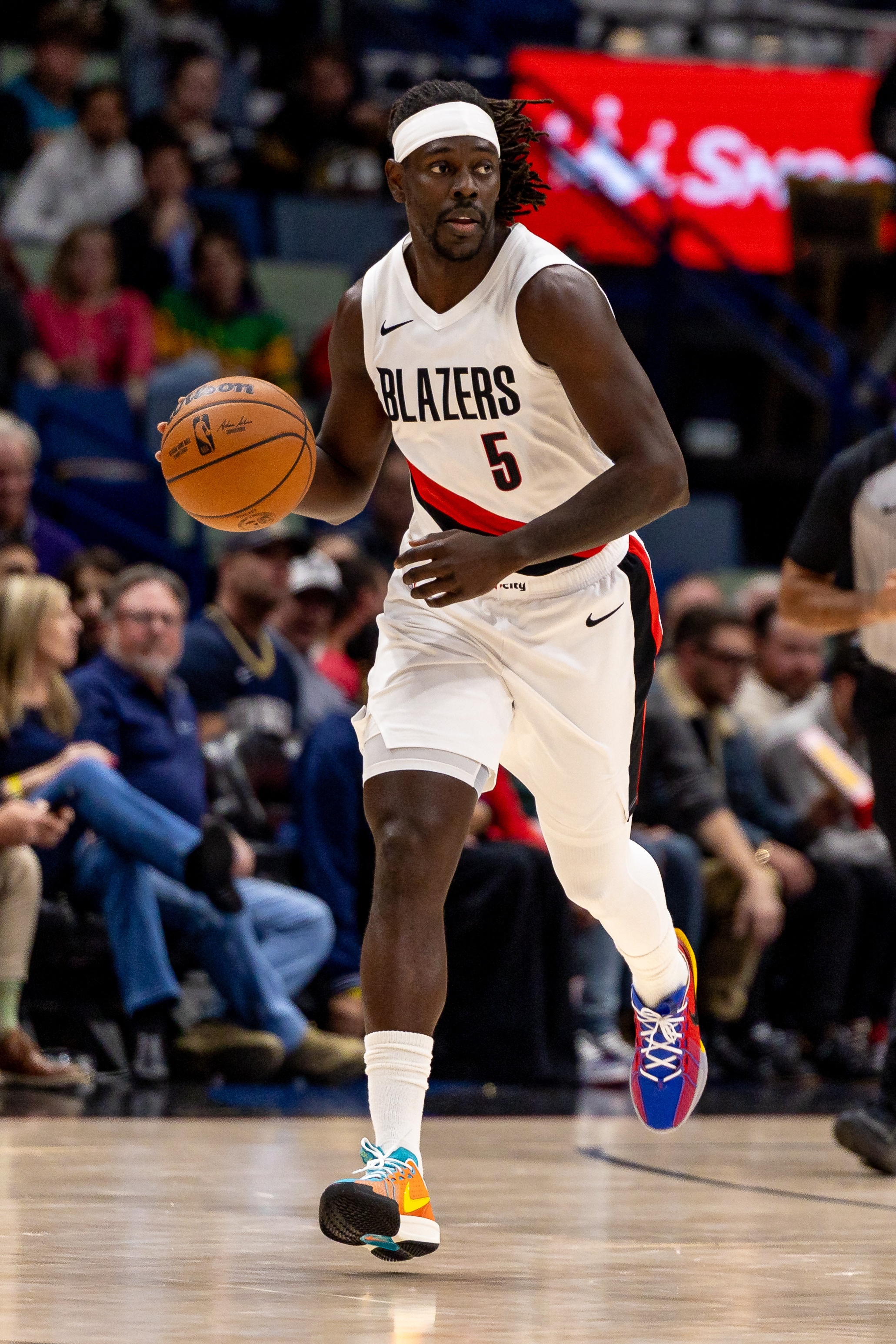 在线体育-油箱还有油！霍勒迪砍下生涯第14次30分10助 上次还是三年前